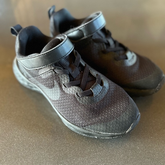 Boys Nike Revolution 6 Shoes - Picture 6 of 6